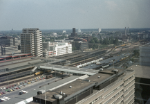 804309 Overzicht van het Centraal Station (N.S.-station Utrecht C.S.) te Utrecht, vanaf het Holiday Inn Hotel ...